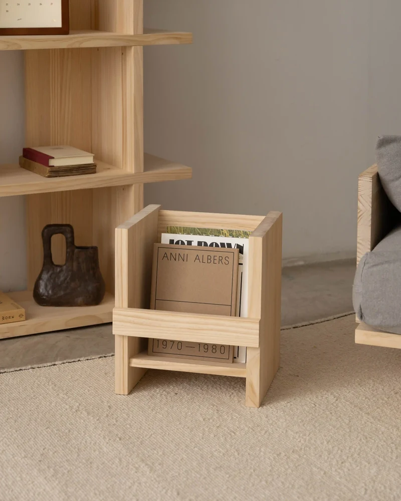 Oliva solid wood book display 39 x 29.2 cm
