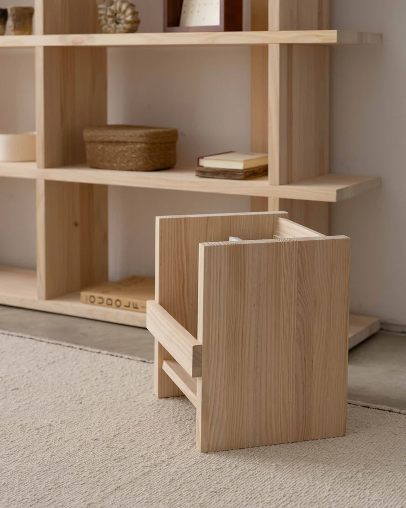 Oliva solid wood book display 39 x 29.2 cm