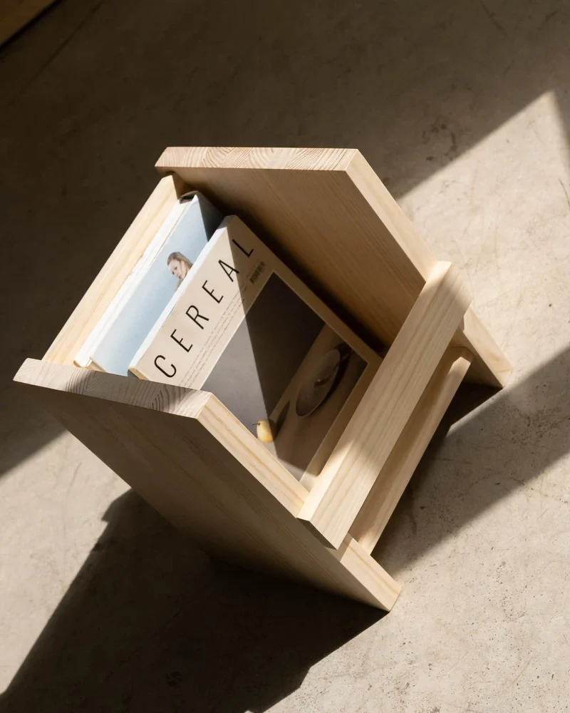 Oliva solid wood book display 39 x 29.2 cm