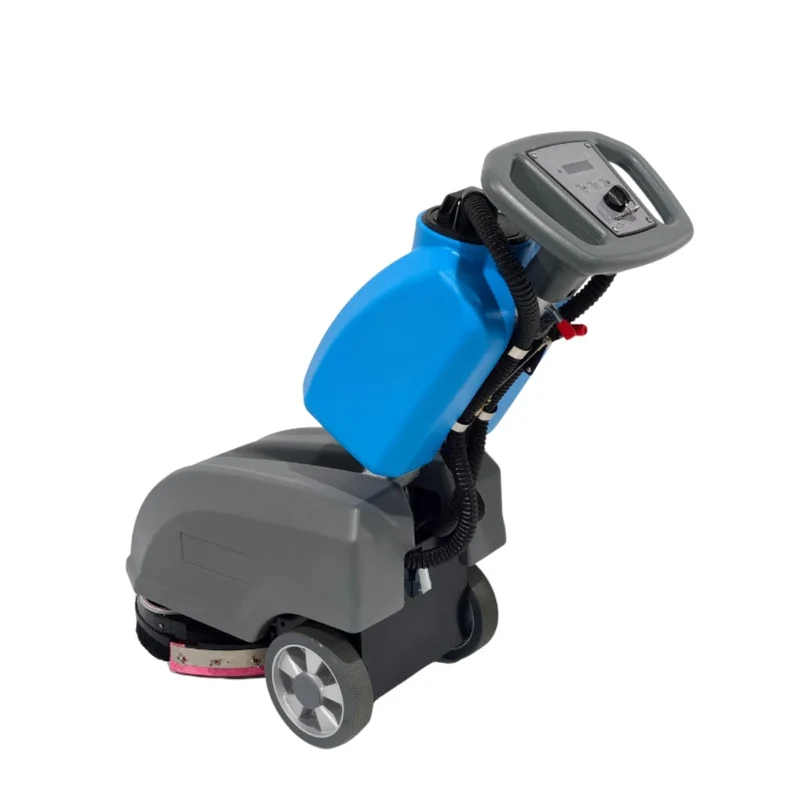 Kompakte Scheuersaugmaschine CLEAN-S mit 380 mm Bürsten