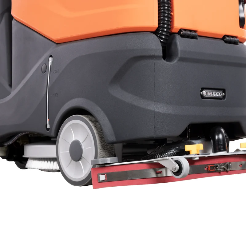 Aufsitz-Scheuersaugmaschine SCRUBBER-M mit 530 mm Bürsten