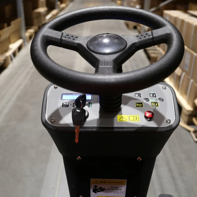 Aufsitz-Scheuersaugmaschine SCRUBBER-M mit 530 mm Bürsten