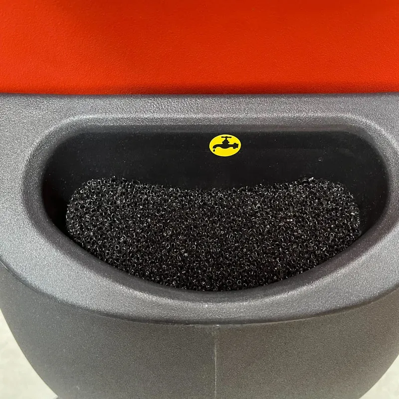 Handgeführte Scheuersaugmaschine SCRUBBER-S mit 530 mm Bürsten