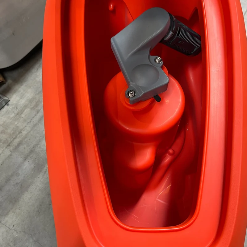 Handgeführte Scheuersaugmaschine SCRUBBER-S mit 530 mm Bürsten
