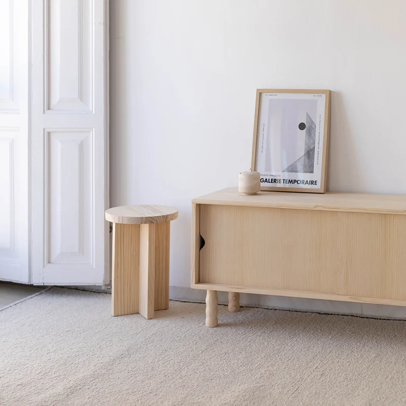 Moreta TV stand in solid wood with 2 doors 120 cm