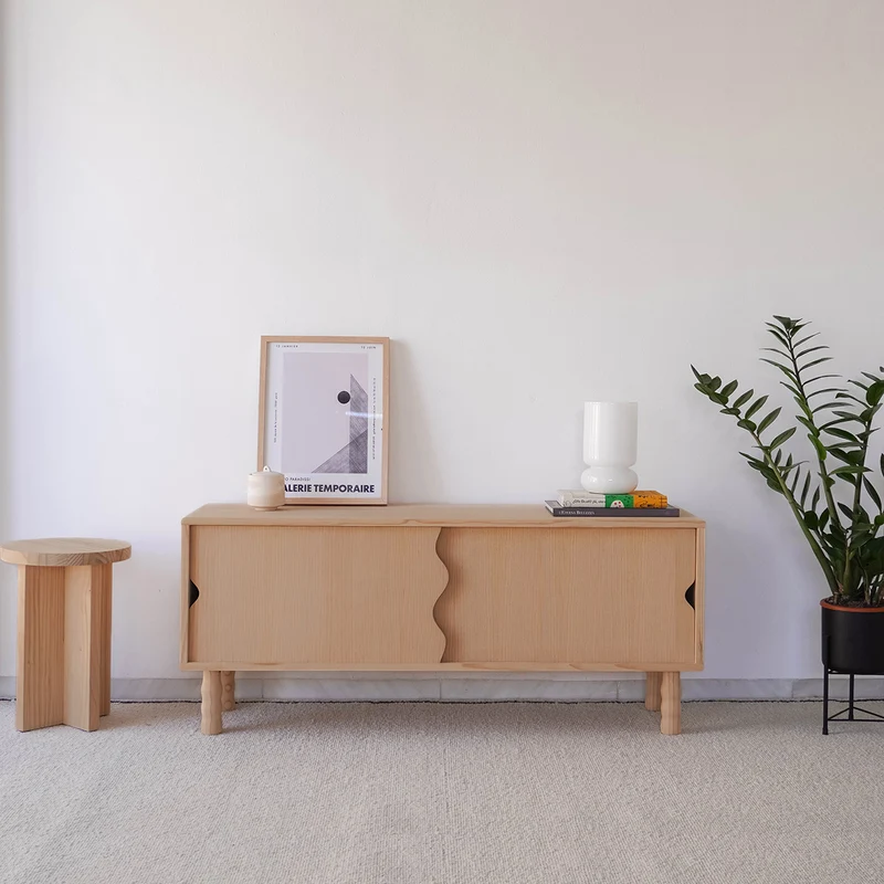 Moreta TV stand in solid wood with 2 doors 120 cm