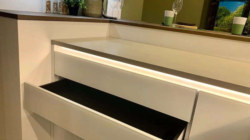 Küche Base Ergo Glas Schneeweiß Weiß Echtholz Espresso Braun Arbeitsplatte Keramik Beige Mit Beleuchtung