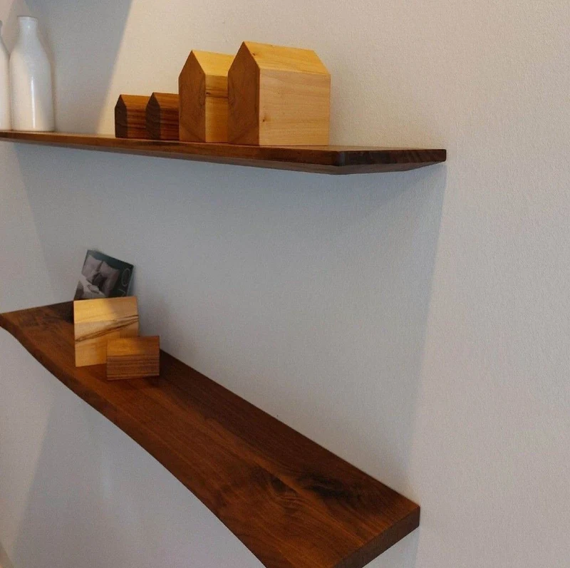 Regalbrett massiv nach Maß, Baumkante