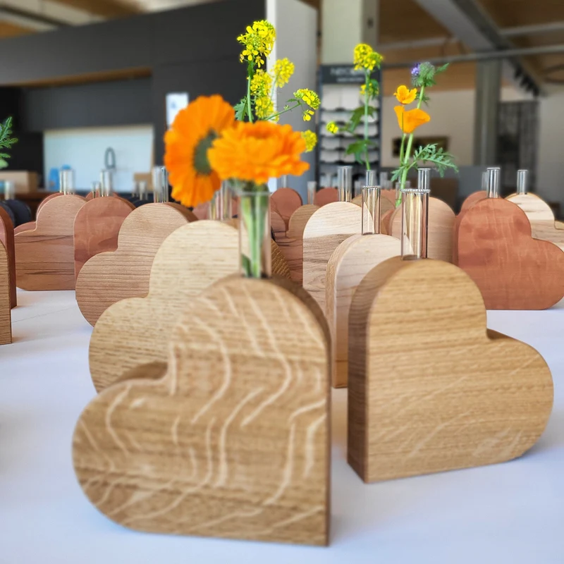 Holzherz mit Reagenzglas groß