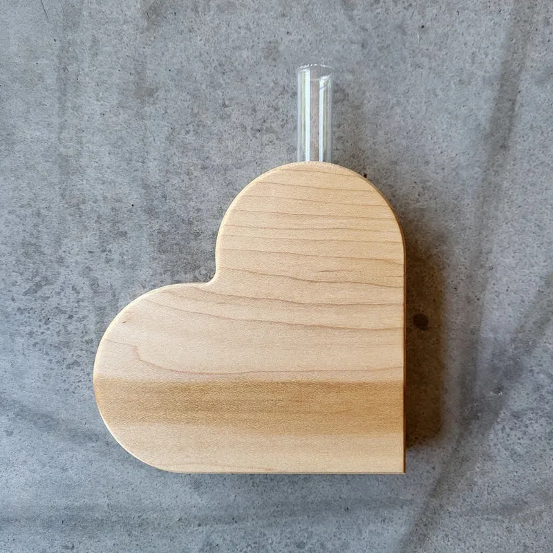 Holzherz mit Reagenzglas groß