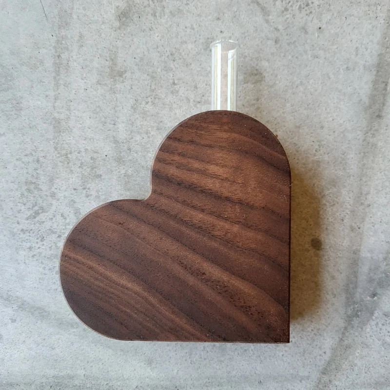 Holzherz mit Reagenzglas groß