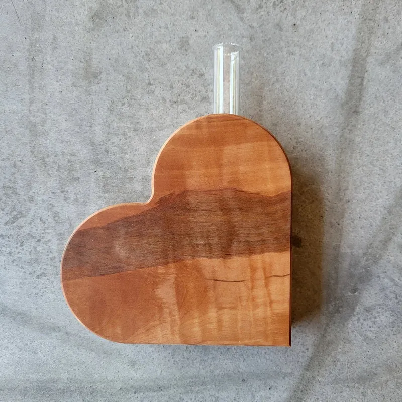 Holzherz mit Reagenzglas groß