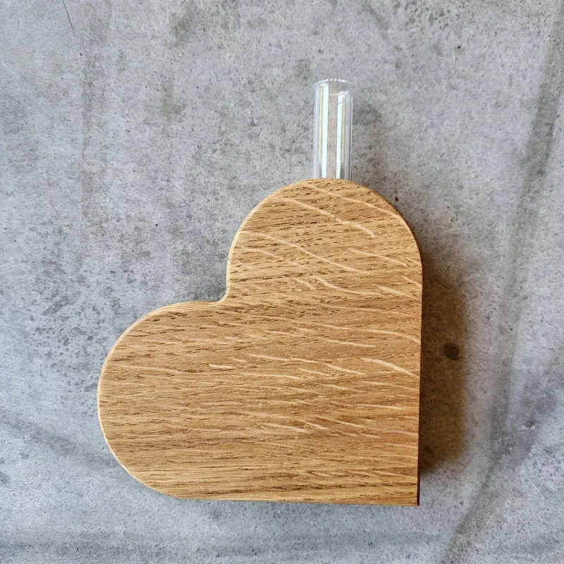 Holzherz mit Reagenzglas groß