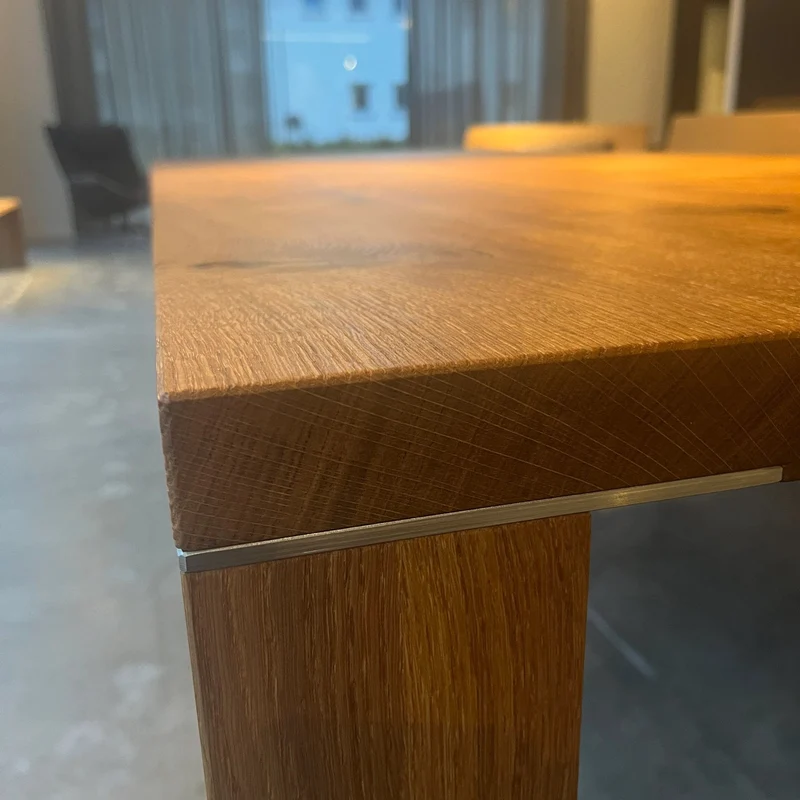 PLAIN Tisch aus massiver Wildeiche LxBxH: 240 x 100 x 75 cm