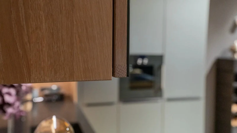 Küche Linee Vollholz Eiche Weißöl Naturstein-Arbeitsplatte
