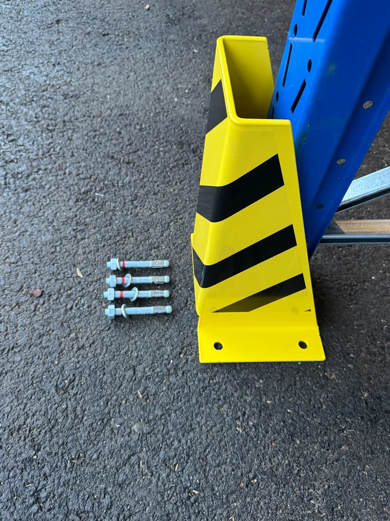Rammschutz U-Form KENO 40 cm – Zwischenständerschutz aus Stahl für Regalsysteme
