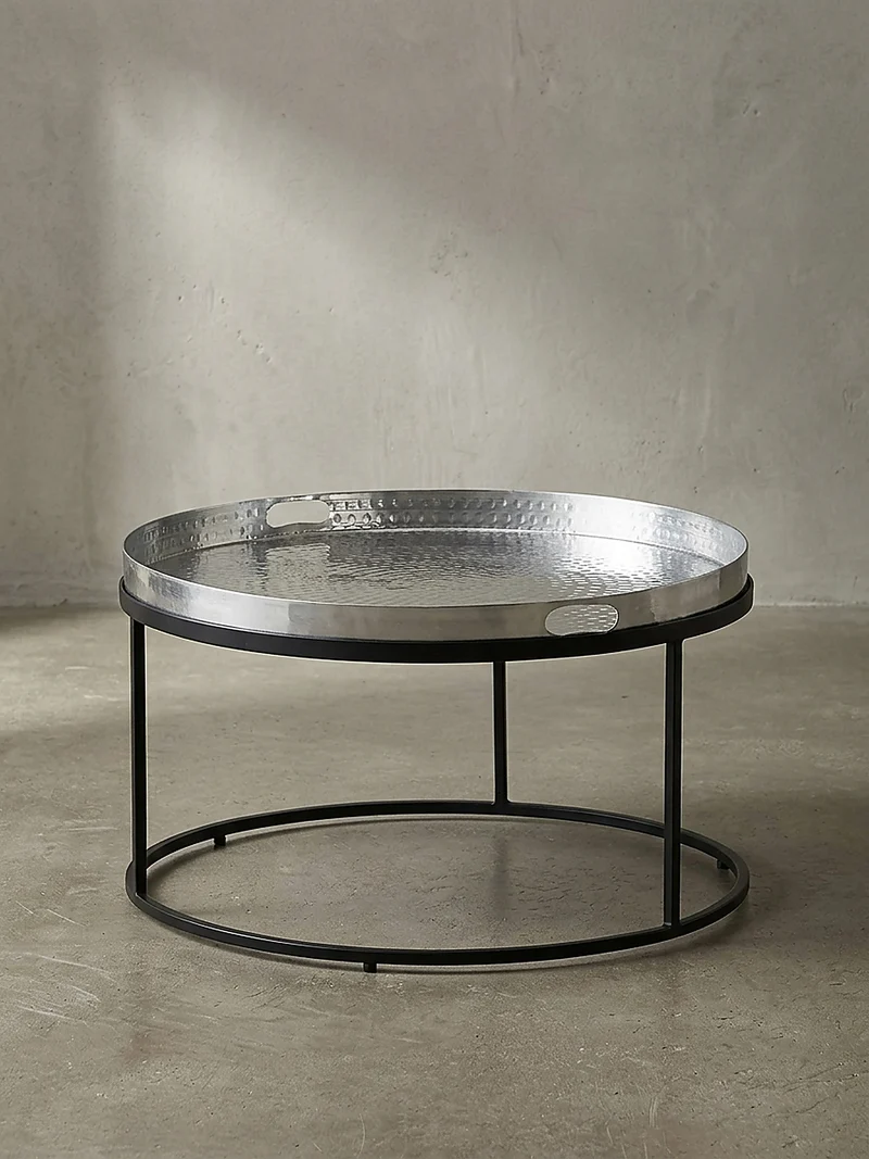 Couchtisch mit Hammerschlag-Struktur, abnehmbares Tablett, aus Aluminium und Eisen