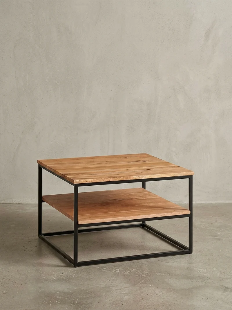 Couchtisch Industrial, Akazienholz mit Metallbeinen, platzsparend, handgefertigt, zwei Ablageflächen