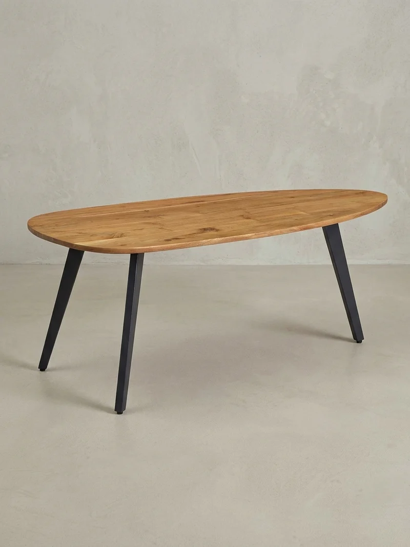 Couchtisch in Nierenform aus Akazie Massivholz mit stabilen Metallbeinen