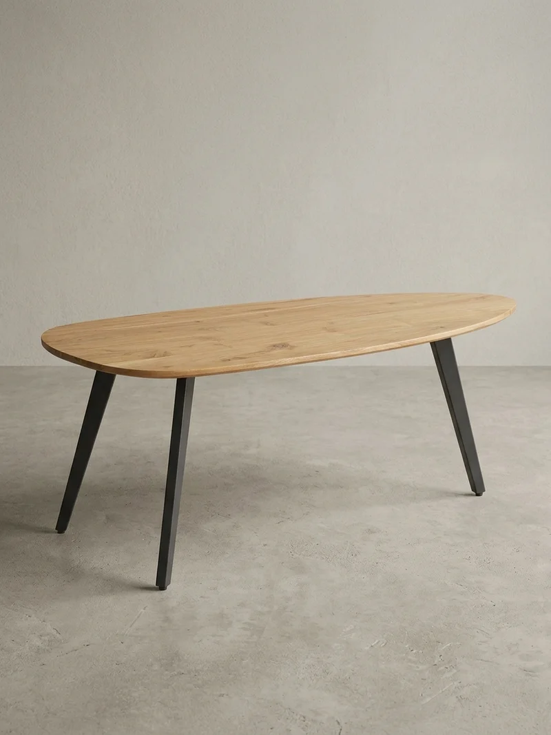 Couchtisch in Nierenform aus Akazie Massivholz mit stabilen Metallbeinen