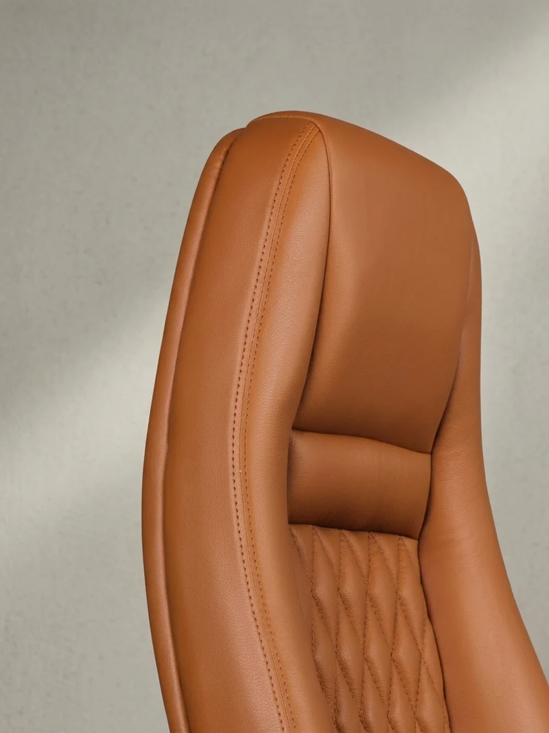 Chefsessel Echtleder mit Aluminiumfußkreuz und ergonomischer Sitzform