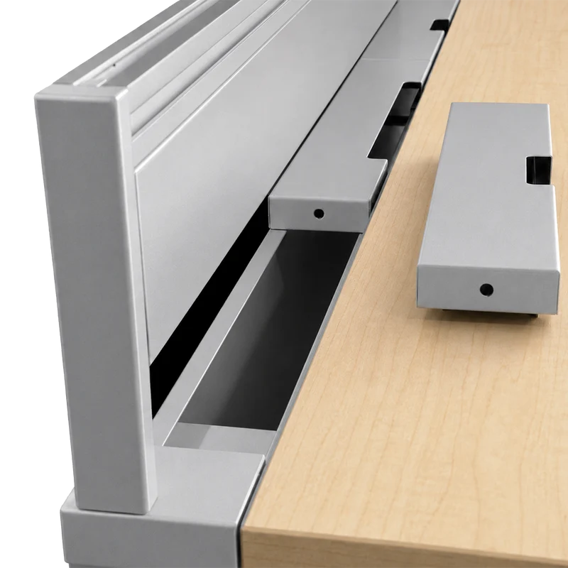 Schreibtisch mit 4 Schubladen und Orgaleiste – Gestell Weißaluminium