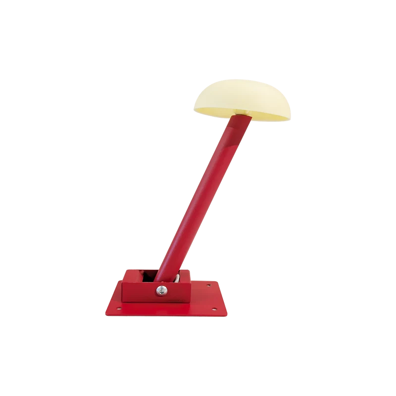 Klappbarer Helmhalter für Feuerwehrschrank