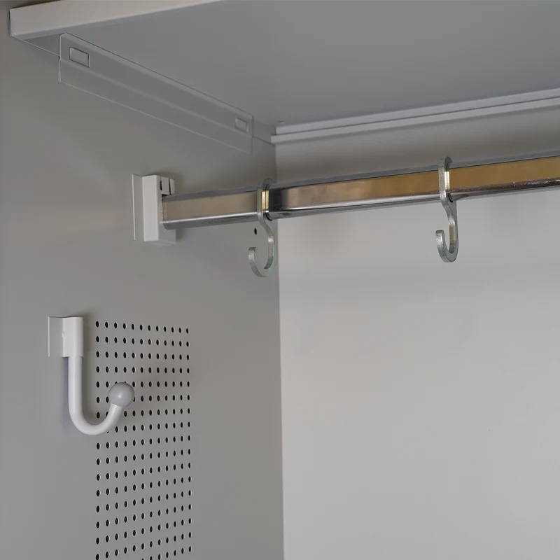 Metallspind mit Sitzbank und Klappbox