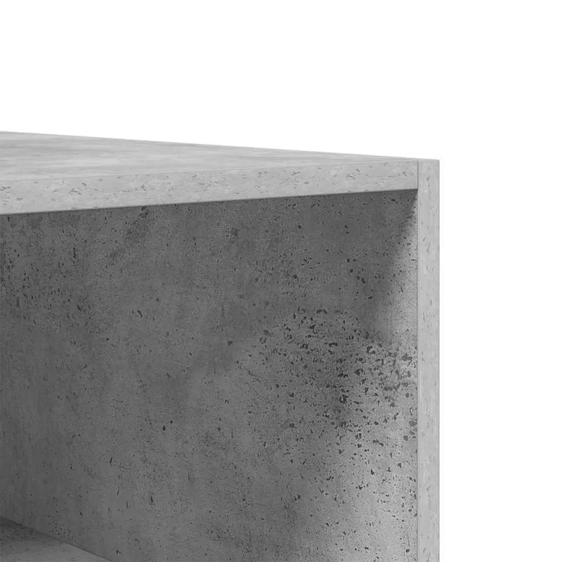 Offener Kleiderschrank mit Fächern und Kleiderstange