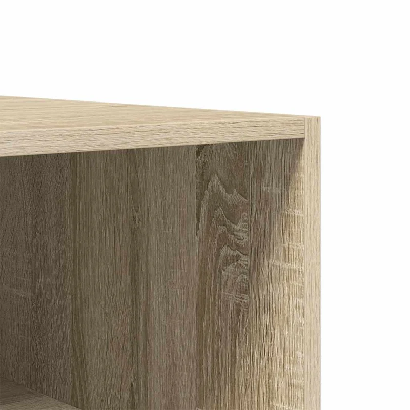 Offener Kleiderschrank mit Fächern und Kleiderstange