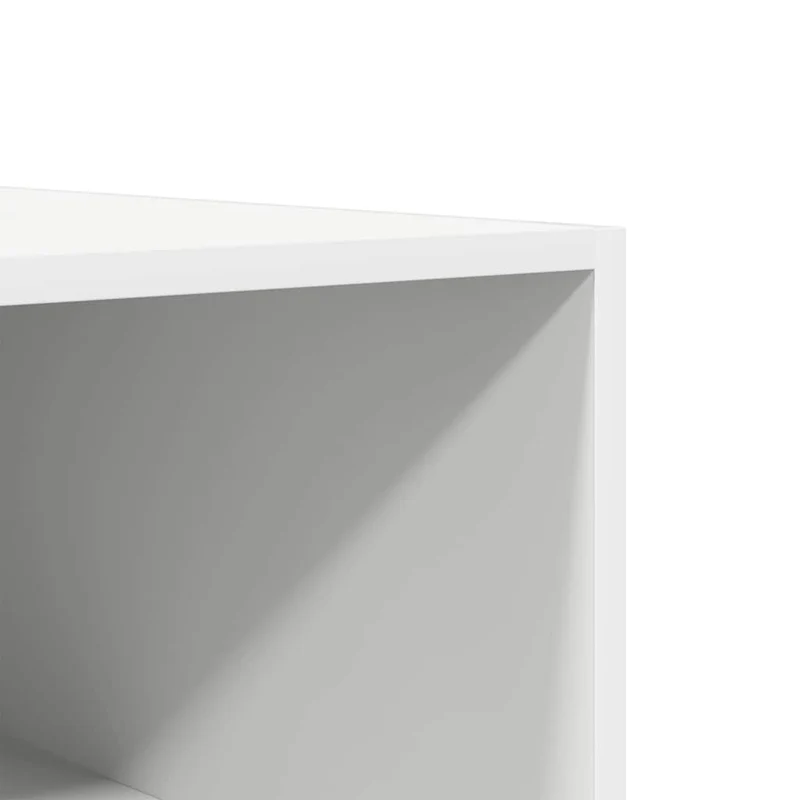 Offener Kleiderschrank mit Fächern und Kleiderstange