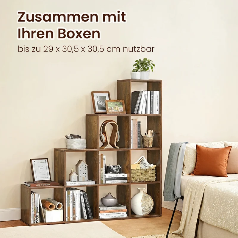Treppenregal mit 10 Würfeln