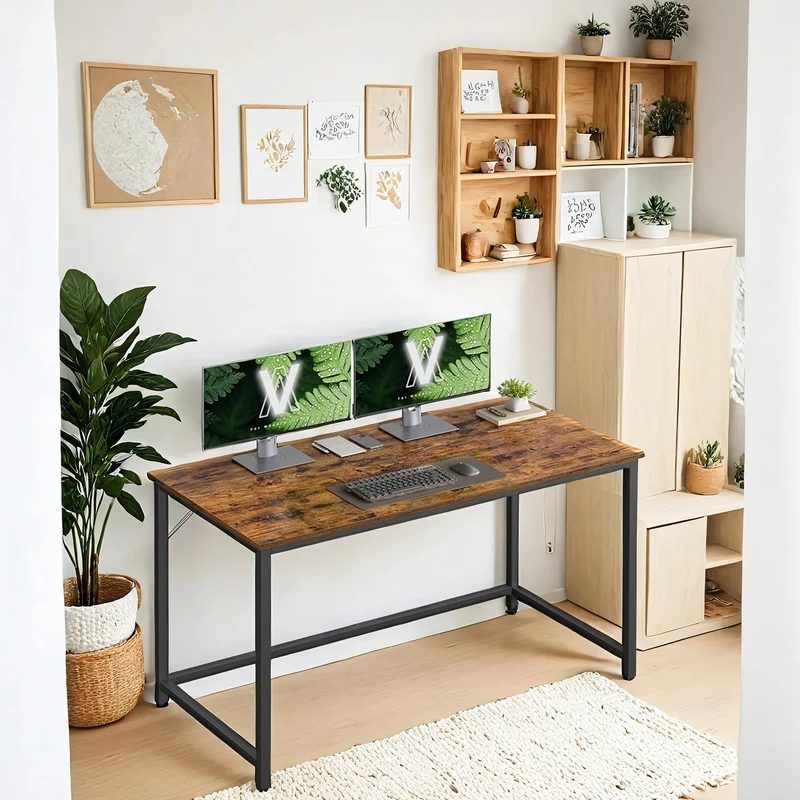 Schreibtisch mit Metallgestell