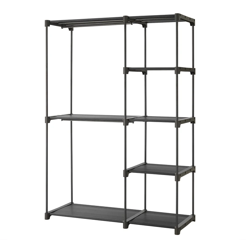 Offener Kleiderschrank